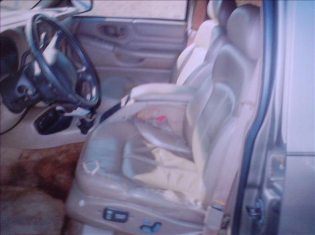 2001 GMC Yukon XL CREW MAX WITH Leather