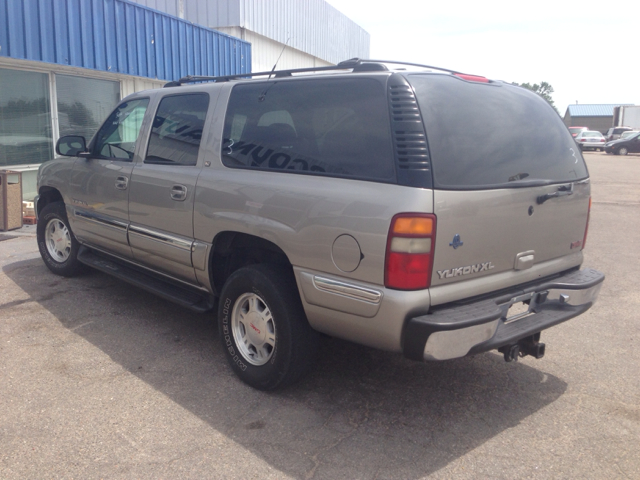 2001 GMC Yukon XL C350 4dr Sdn 3.5L Sport RWD Sedan