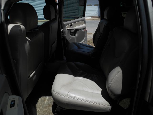 2001 GMC Yukon XL C350 4dr Sdn 3.5L Sport RWD Sedan