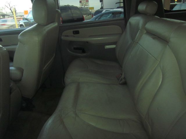 2001 GMC Yukon XL C350 4dr Sdn 3.5L Sport RWD Sedan