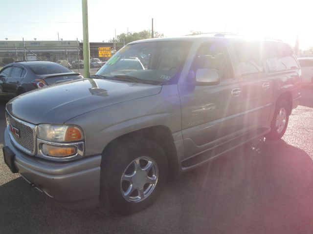 2001 GMC Yukon XL EX Sedan 4D