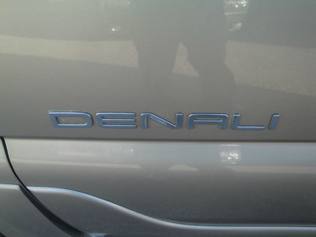 2001 GMC Yukon XL EX Sedan 4D