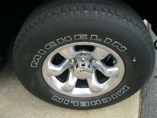 2001 GMC Yukon XL C350 4dr Sdn 3.5L Sport RWD Sedan