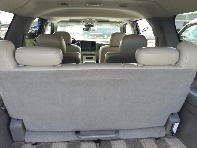 2001 GMC Yukon XL C350 4dr Sdn 3.5L Sport RWD Sedan