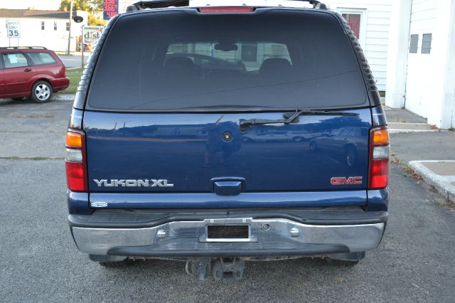 2001 GMC Yukon XL C350 4dr Sdn 3.5L Sport RWD Sedan