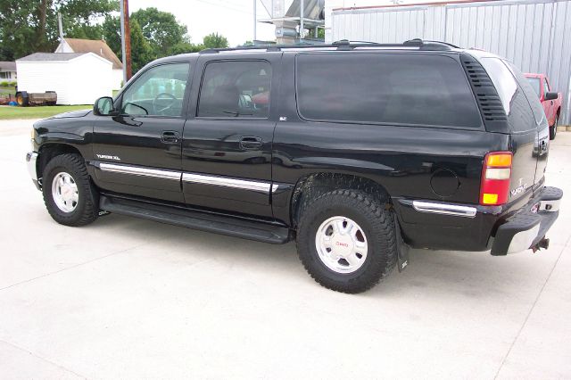 2002 GMC Yukon XL C350 4dr Sdn 3.5L Sport RWD Sedan