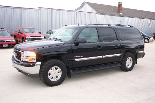 2002 GMC Yukon XL C350 4dr Sdn 3.5L Sport RWD Sedan