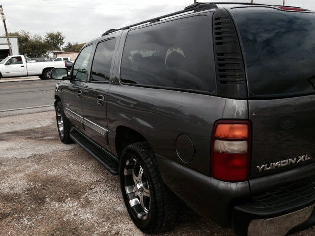 2002 GMC Yukon XL C350 4dr Sdn 3.5L Sport RWD Sedan