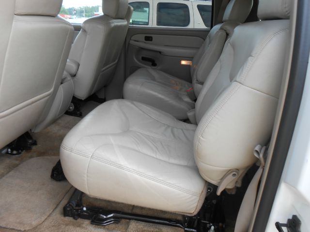 2002 GMC Yukon XL C350 4dr Sdn 3.5L Sport RWD Sedan