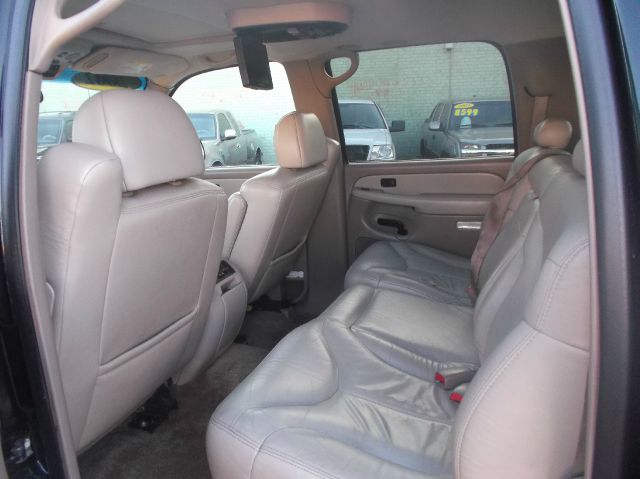 2002 GMC Yukon XL C350 4dr Sdn 3.5L Sport RWD Sedan