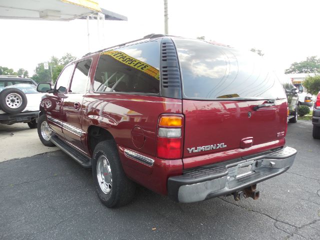 2002 GMC Yukon XL C350 4dr Sdn 3.5L Sport RWD Sedan