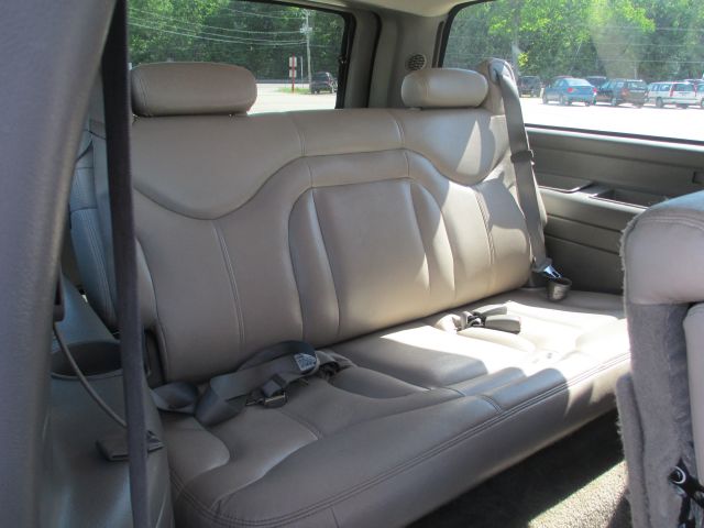 2002 GMC Yukon XL C350 4dr Sdn 3.5L Sport RWD Sedan