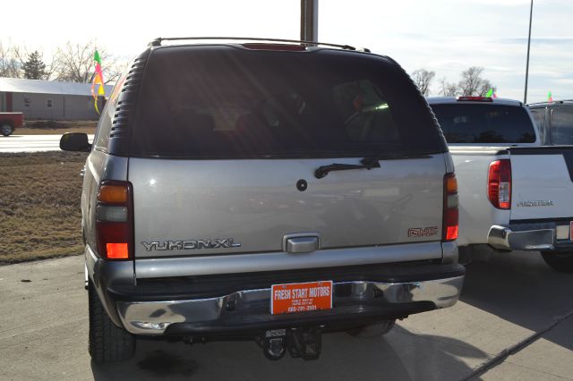 2002 GMC Yukon XL C350 4dr Sdn 3.5L Sport RWD Sedan