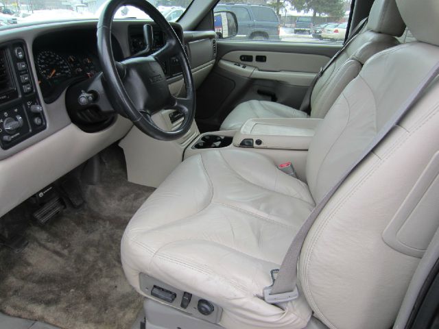 2002 GMC Yukon XL C350 4dr Sdn 3.5L Sport RWD Sedan