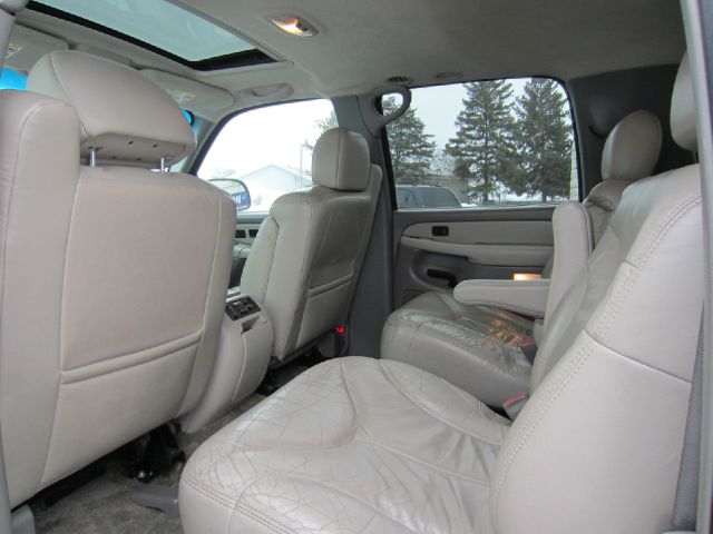 2002 GMC Yukon XL C350 4dr Sdn 3.5L Sport RWD Sedan