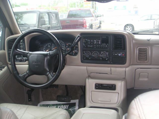 2002 GMC Yukon XL Luxury W/ Navi, Resrearcam