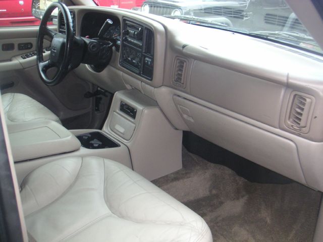 2002 GMC Yukon XL Luxury W/ Navi, Resrearcam