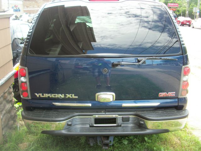 2003 GMC Yukon XL C350 4dr Sdn 3.5L Sport RWD Sedan