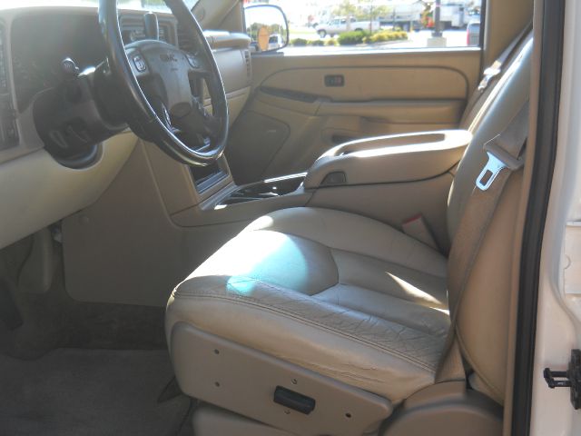 2004 GMC Yukon XL C350 4dr Sdn 3.5L Sport RWD Sedan