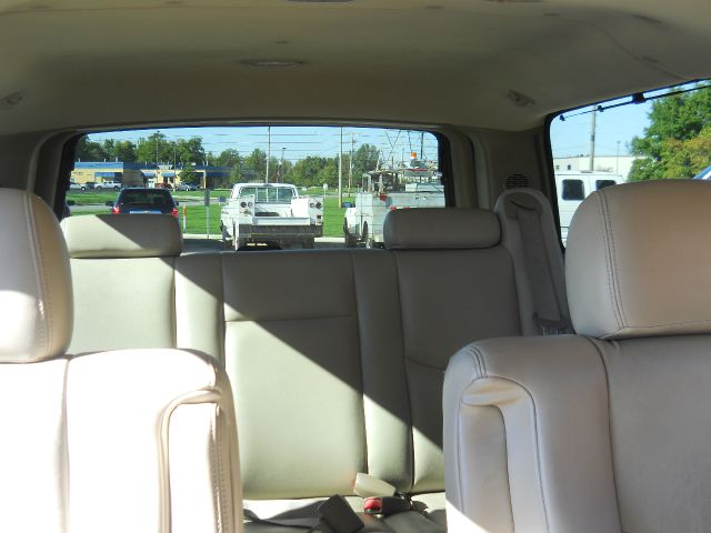 2004 GMC Yukon XL C350 4dr Sdn 3.5L Sport RWD Sedan