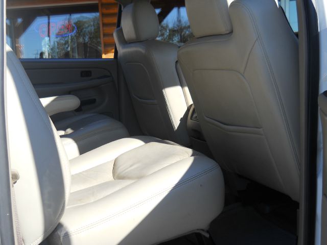 2004 GMC Yukon XL C350 4dr Sdn 3.5L Sport RWD Sedan