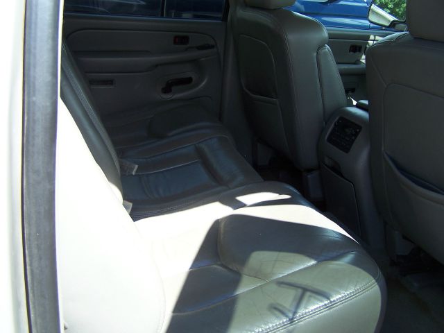 2004 GMC Yukon XL Carrera Coupe