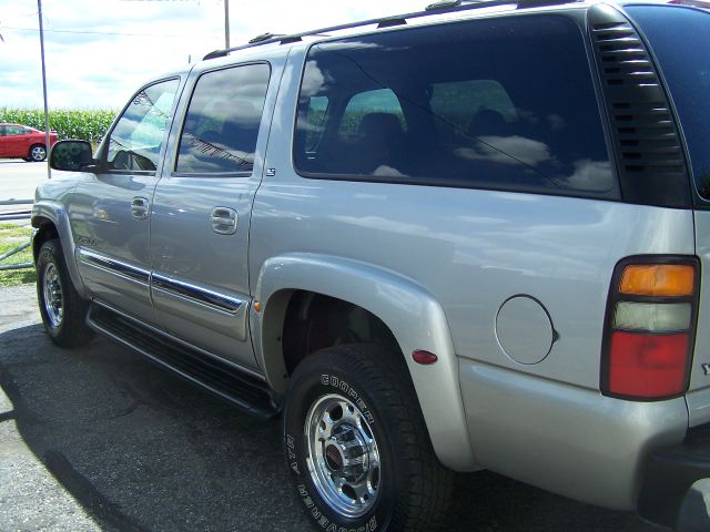 2004 GMC Yukon XL Carrera Coupe