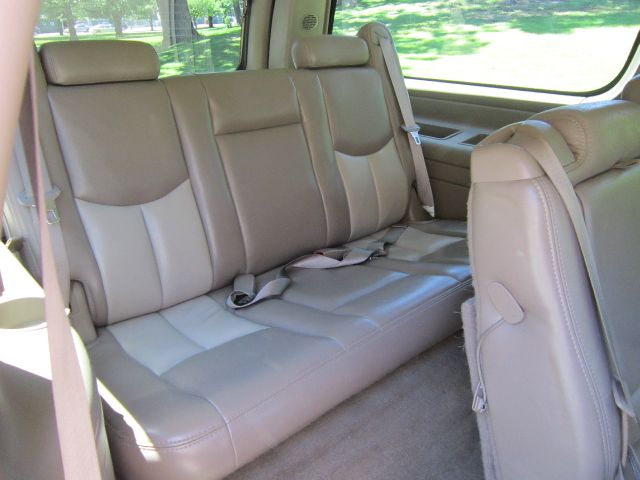 2004 GMC Yukon XL Quattro Manual 3.