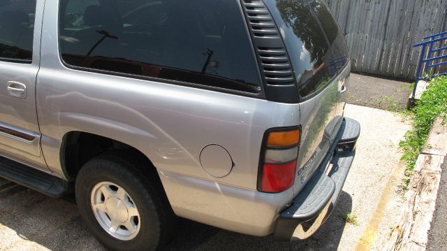 2004 GMC Yukon XL C350 4dr Sdn 3.5L Sport RWD Sedan