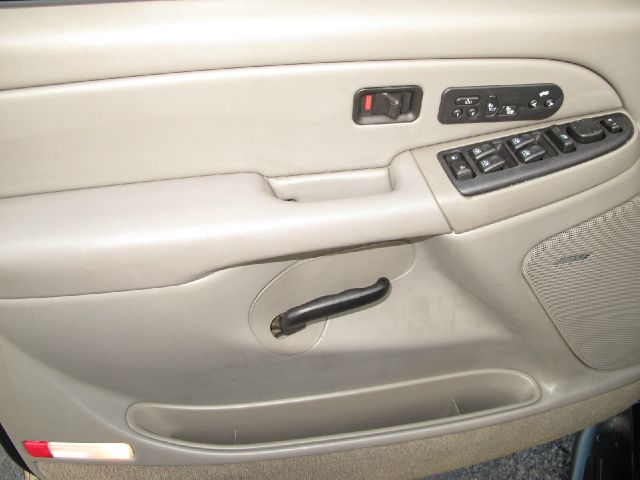 2004 GMC Yukon XL C350 4dr Sdn 3.5L Sport RWD Sedan