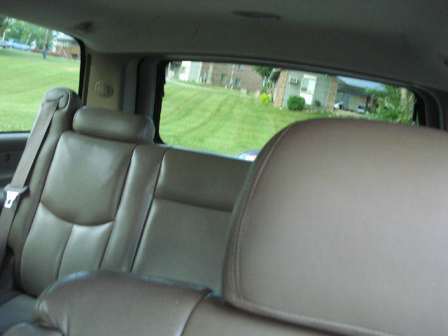 2004 GMC Yukon XL EX Sedan 4D