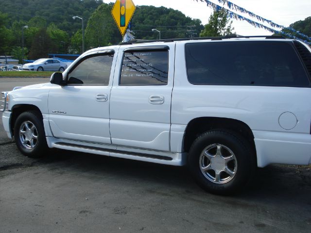 2004 GMC Yukon XL EX Sedan 4D