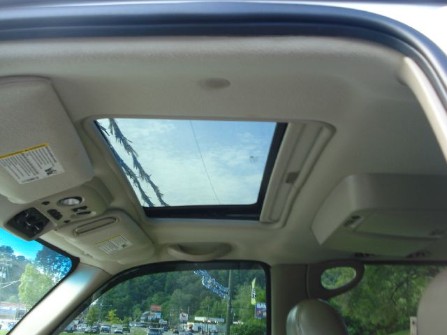 2004 GMC Yukon XL EX Sedan 4D