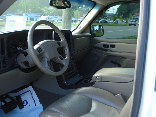 2004 GMC Yukon XL EX Sedan 4D
