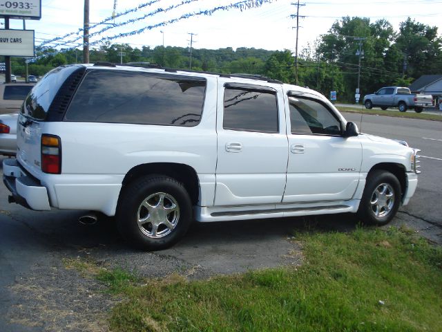 2004 GMC Yukon XL EX Sedan 4D