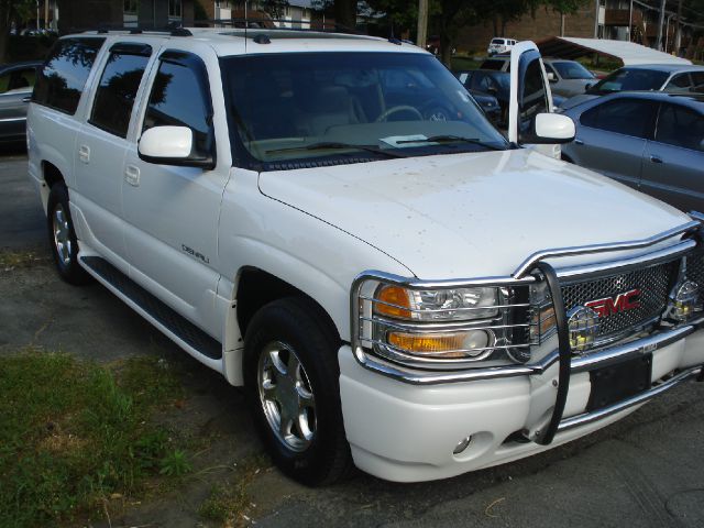 2004 GMC Yukon XL EX Sedan 4D