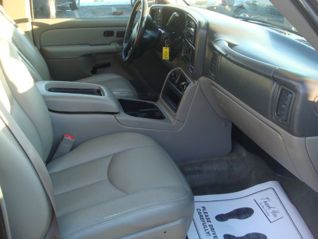 2004 GMC Yukon XL C350 4dr Sdn 3.5L Sport RWD Sedan