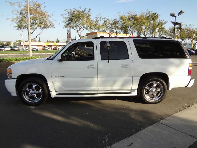 2004 GMC Yukon XL Quattro 3.0 Convertible