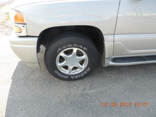 2004 GMC Yukon XL Sport 4WD