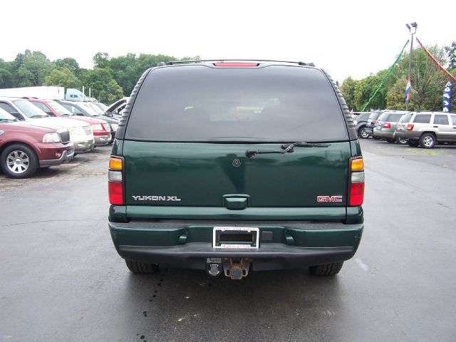 2004 GMC Yukon XL EX Sedan 4D