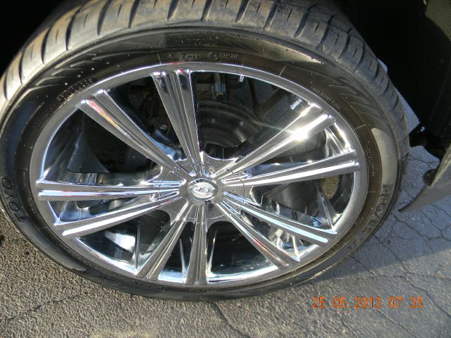 2004 GMC Yukon XL C350 4dr Sdn 3.5L Sport RWD Sedan