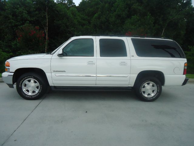 2004 GMC Yukon XL C350 4dr Sdn 3.5L Sport RWD Sedan