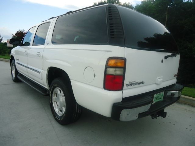 2004 GMC Yukon XL C350 4dr Sdn 3.5L Sport RWD Sedan