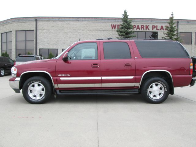 2004 GMC Yukon XL Luxury W/ Navi, Resrearcam