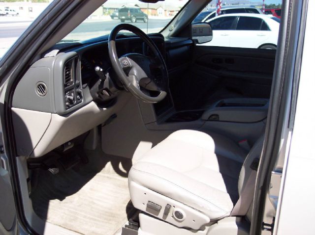 2004 GMC Yukon XL C350 4dr Sdn 3.5L Sport RWD Sedan