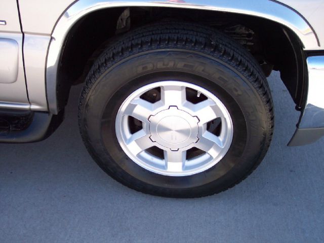 2004 GMC Yukon XL C350 4dr Sdn 3.5L Sport RWD Sedan