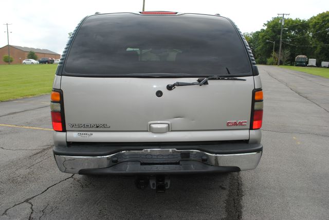 2004 GMC Yukon XL C350 4dr Sdn 3.5L Sport RWD Sedan