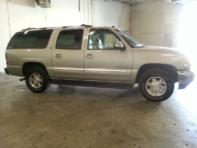 2004 GMC Yukon XL C350 4dr Sdn 3.5L Sport RWD Sedan