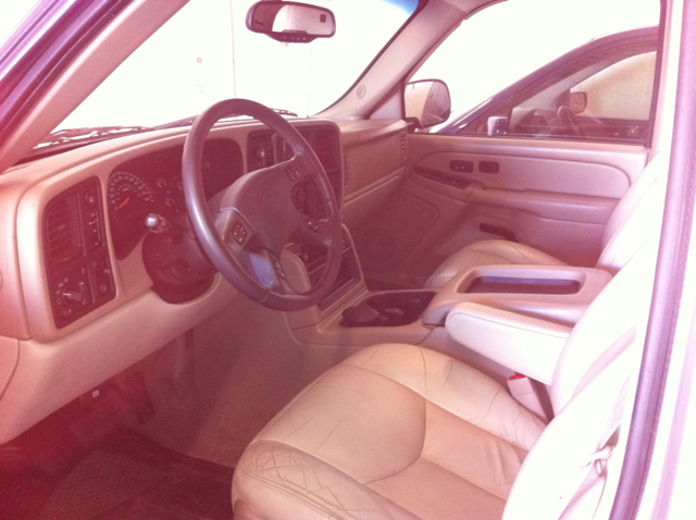 2004 GMC Yukon XL C350 4dr Sdn 3.5L Sport RWD Sedan