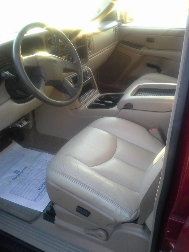 2005 GMC Yukon XL C350 4dr Sdn 3.5L Sport RWD Sedan